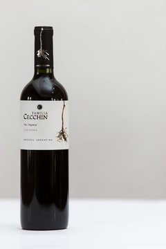 Familia Cecchin Carignan caja x6 - comprar online