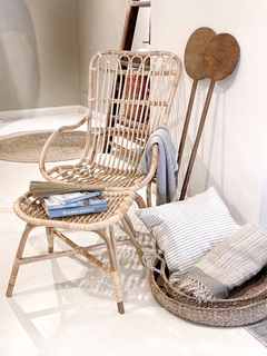 SILLÓN DE RATTAN NATURAL CON APOYA PIES - Sekkei Decor