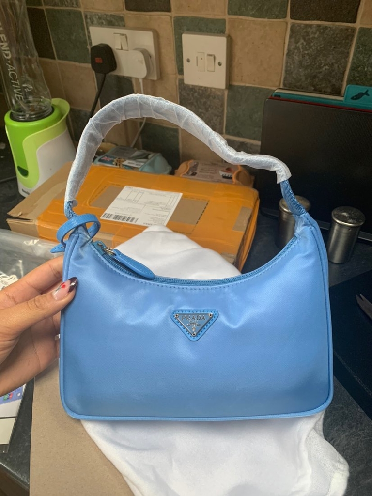 prada 2000 nylon mini bolsa price