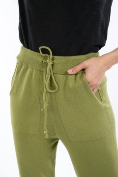 Pantalón CURIOSIDAD verde seco