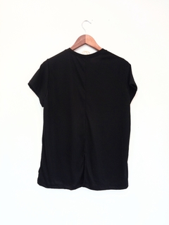 Remera LILA negro - comprar online