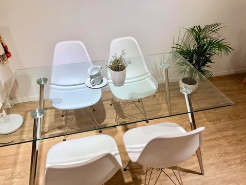 Mesa de Vidrio 140x80 + 4 Sillas Eames Eiffel - comprar online