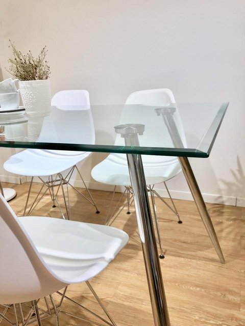 Mesa de Vidrio 140x80 + 4 Sillas Eames Eiffel en internet