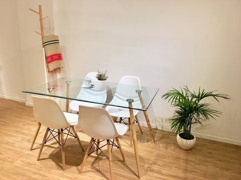 Mesa de Vidrio 140x80 + 4 Sillas Eames - comprar online