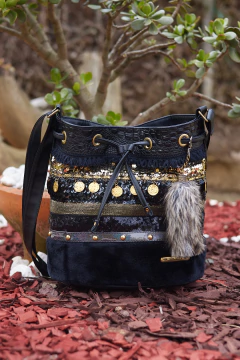 TULA EN CUERO GYPSY NEGRO DECORADA - comprar online