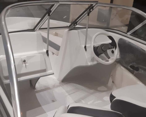 F160 Sport en internet