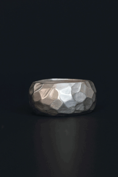 ANILLO FACETADO. PLATA 925