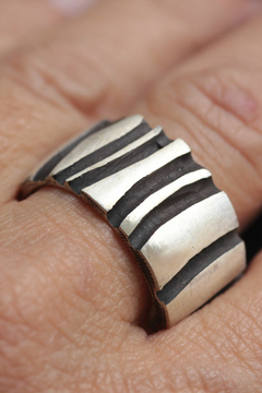 ANILLO SURCOS. PLATA 925 - comprar online