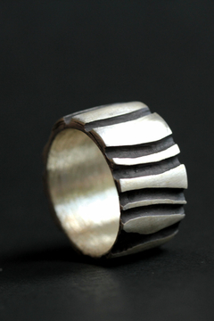 ANILLO SURCOS. PLATA 925