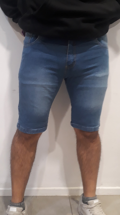 BERMUDA DE JEANS ELASTIZADA en internet
