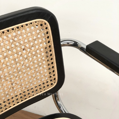 Silla Cesca Negra con apoyabrazos - comprar online