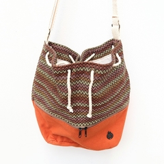Bolso Fruncido COLONIA Triángulos Marrón con Naranja - comprar online