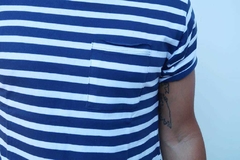Remera Mangas Cortas NAVAGIO Rayada Azul y Blanca en internet