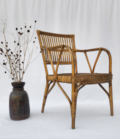 MUE139 - Silla de ratán con apoya brazos y asiento tejido - 58cm Ancho - 60cm Prof - 47cm Alt. Asiento - 96cm Alt. Respaldo - comprar online
