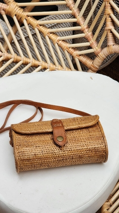 ACC075- Cartera de ratan forrada en algodon tira de cuero 20x12x8cm - comprar online