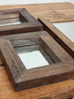 INDI030- Marco de madera con espejo ant. 30x22cm aprox