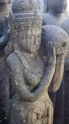 PIEA09 - Dewi tara vuelca agua de 1,4m