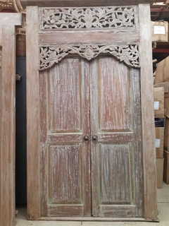 PUE005-Puerta labrada 1,47x2,58x7cm