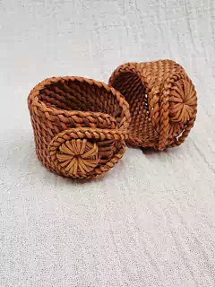 RRR474- Porta servilleta de ratan Lombock con boton 6cm de diam x5cmh