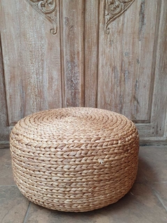 VTN007- Puff de Jacinto de agua 60x30cm H