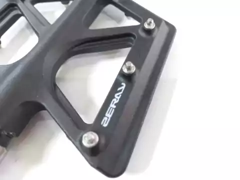 PEDALES ZERAY PLATAFORMA DE CARBONO PARA MTB - BMX - DOWNHILL - Newbikes Argentina - Viví tu Mundo en Bici - Tienda de Bicicletas