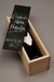 Caja para una botella con tapa pizarrón