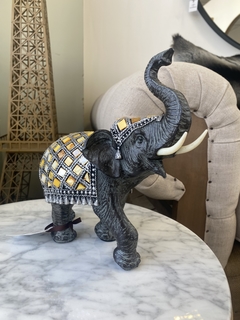 ELEFANTE NARANJA Y NEGRO