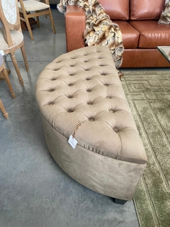 BANQUETA BAUL SEMICIRCULO PANA ANTIMANCHA - Le Chateau Diseño