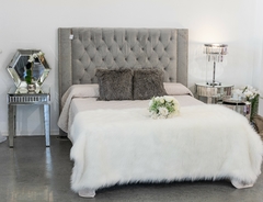 RESPALDO MONACO GRIS CON BORDES DE TACHAS