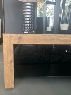 RACK DE TV NEGRO CON MARCA DE MADERA en internet