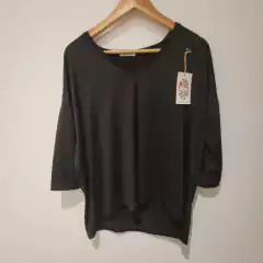 Imagen de Remera Tesla escote en V