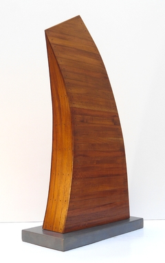 62 x 32 x 10,5 cm, madera ensamblada