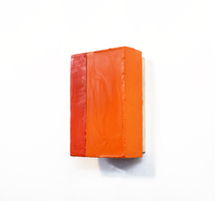 24 x 16 x 7 cm, Encáustica sobre madera