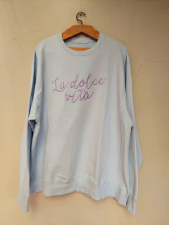 Buzo oversize con texto bordado - Beso en internet