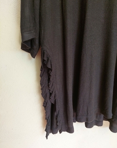 Remera con tajos y volados - Clara Ibarguren - comprar online