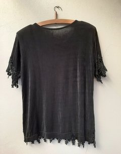 Remera con puntillas - comprar online