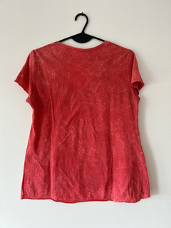 Remera batik con tachas - comprar online