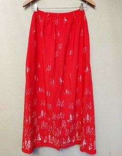 Pollera larga roja estampada en internet