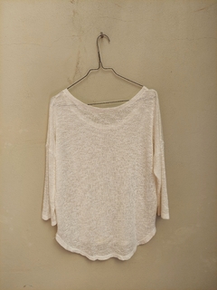 Sweater blanco finito en internet
