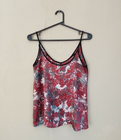 Musculosa con breteles finitos