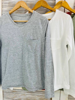 Remera mangas largas algodón con bolsillo (T. Aprox: M/L)