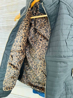 Chaleco inflable con piel animal print SIN CAPUCHA en internet