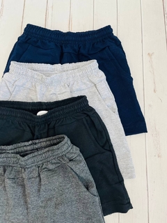 Short colegial con bolsillo