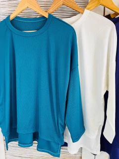 Remera mangas largas morley con tajos oversize (T. Aprox: M/L)