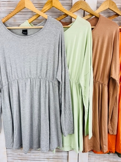 Remera amplia con recorte modal (T. Aprox: XXL/XXXL)