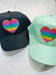 Gorra gabardina corazón colores