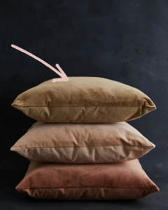 ALMOHADON VELVET 55X55 CM \ HABANO - comprar online
