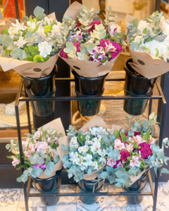 Ramo con Flores Naturales de colores - comprar online