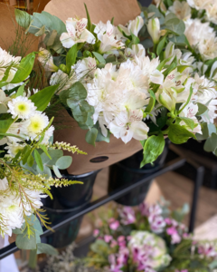 Ramo con Flores Naturales BLANCAS - comprar online