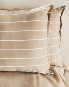 ALMOHADON PLACIDO BEIGE 70X50CM - comprar online